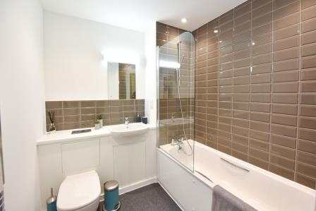 Agar Grove estate redevelopment - show flat bath